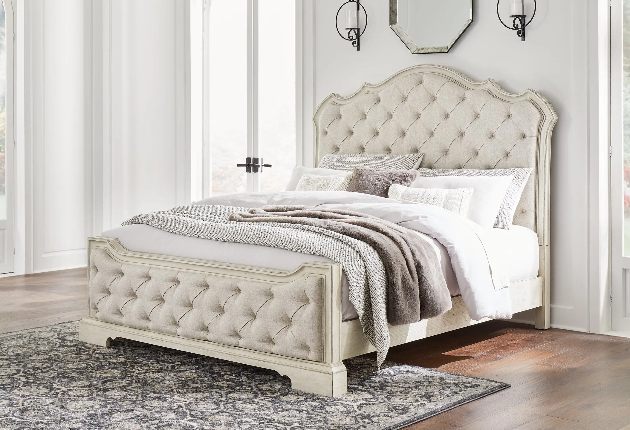 Arlendyne Upholstered Bed