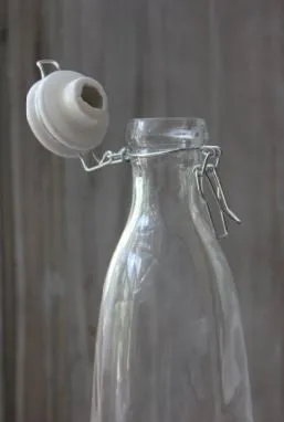 Clear Glass Bottle with Ceramic Swing Top Stopper