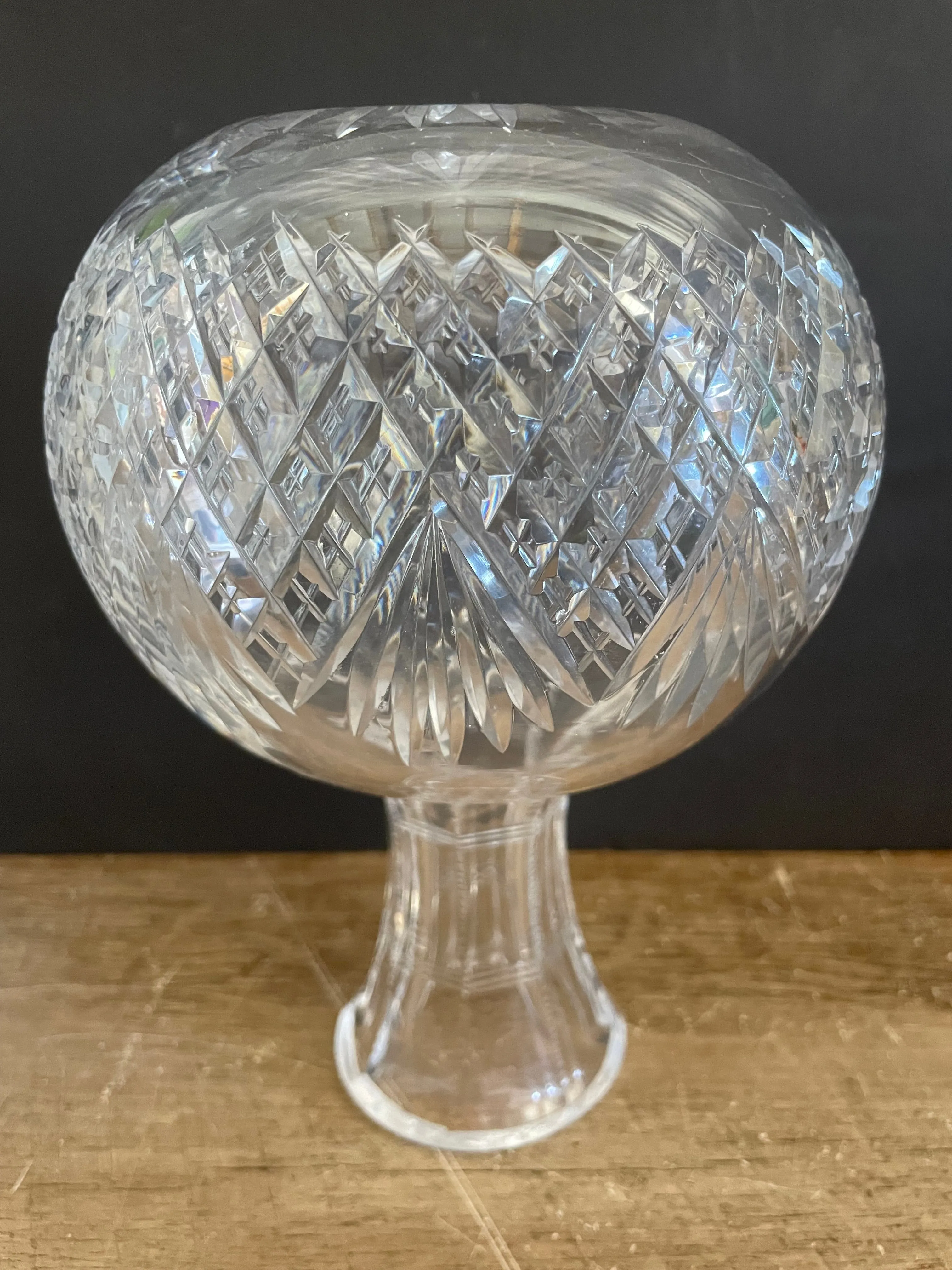 (L) <€€ Single Vintage Pressed Crystal Vase Water Carafe Decanter 8.25” H