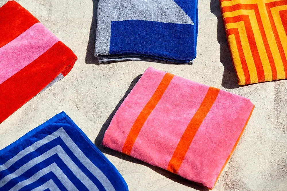 Lateral Objects Stack Towel