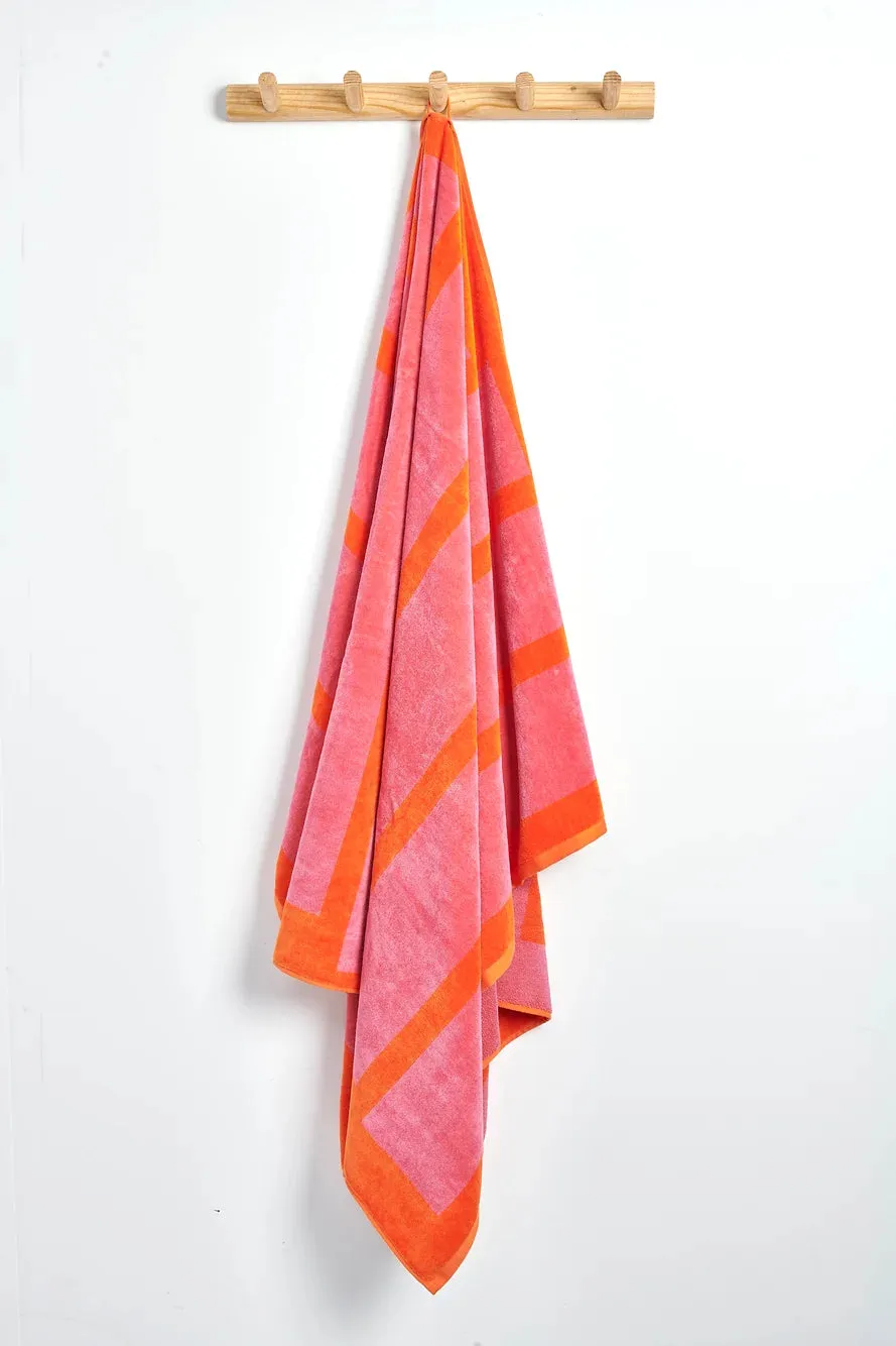 Lateral Objects Stack Towel