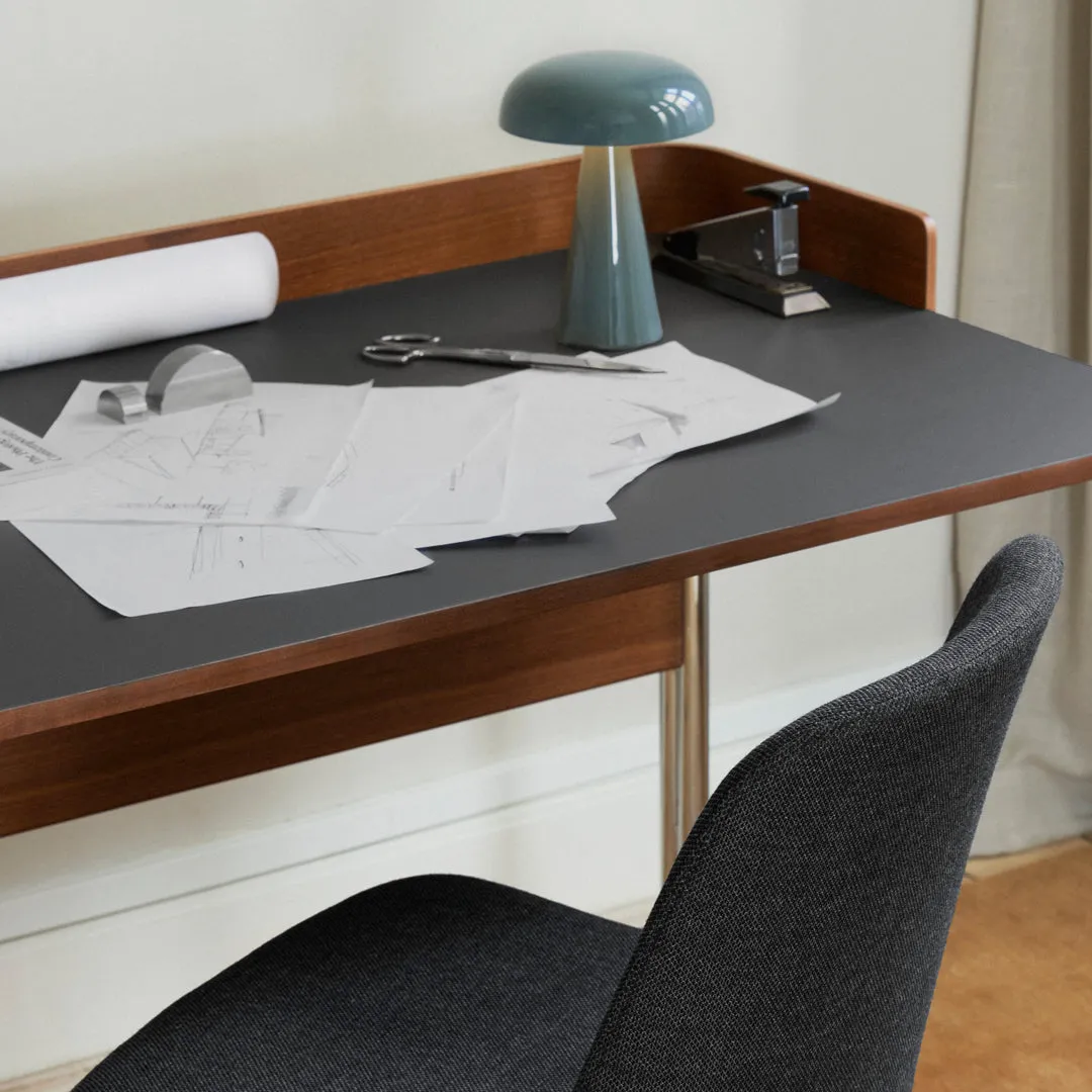 Pavilion AV17 Desk