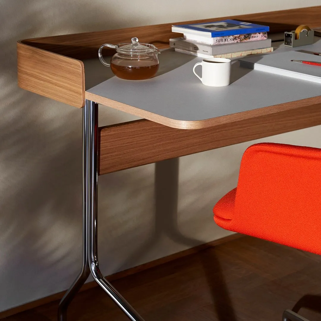 Pavilion AV17 Desk